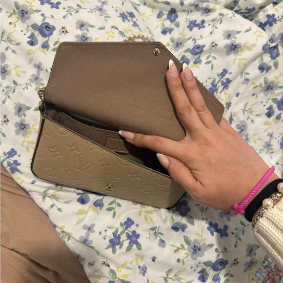 Louis Vuitton Beige Monogram Envelope Chain Bag - Picture 2 of 3